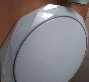 led stropne svietidlo so stmievanim lam